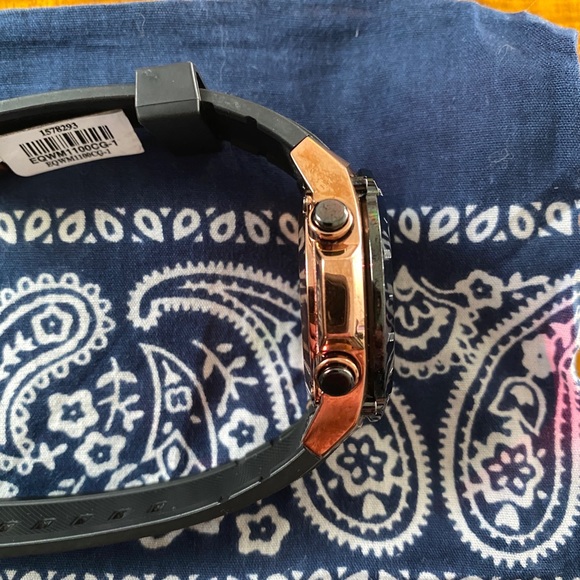 Casio EQW-M1100CG - Picture 3 of 6